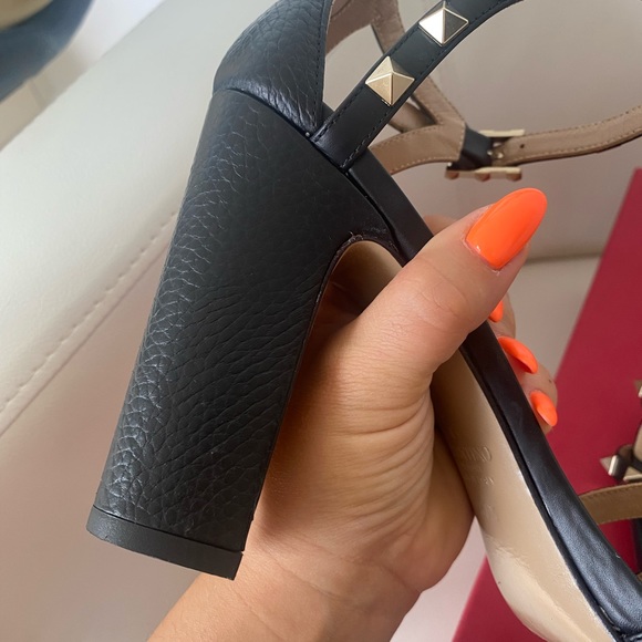 Valentino Garavani Rockstud Sandals - Picture 10 of 16